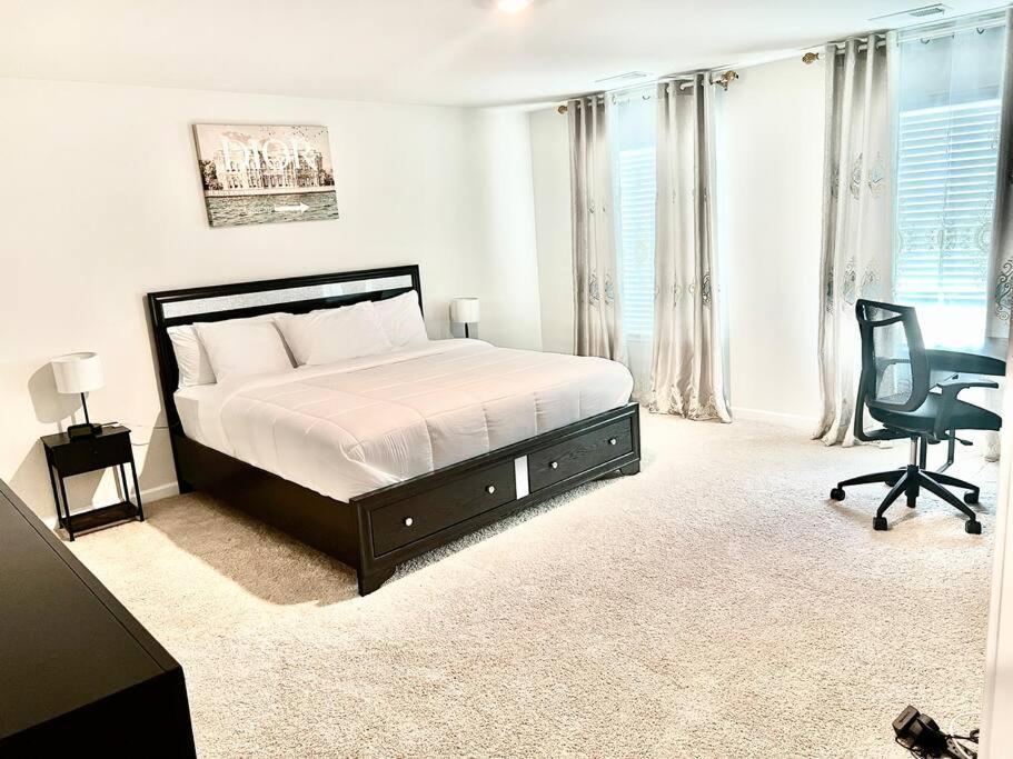 Spacious 4-Bedroom House,6Beds With Office Space Charlotte Dış mekan fotoğraf