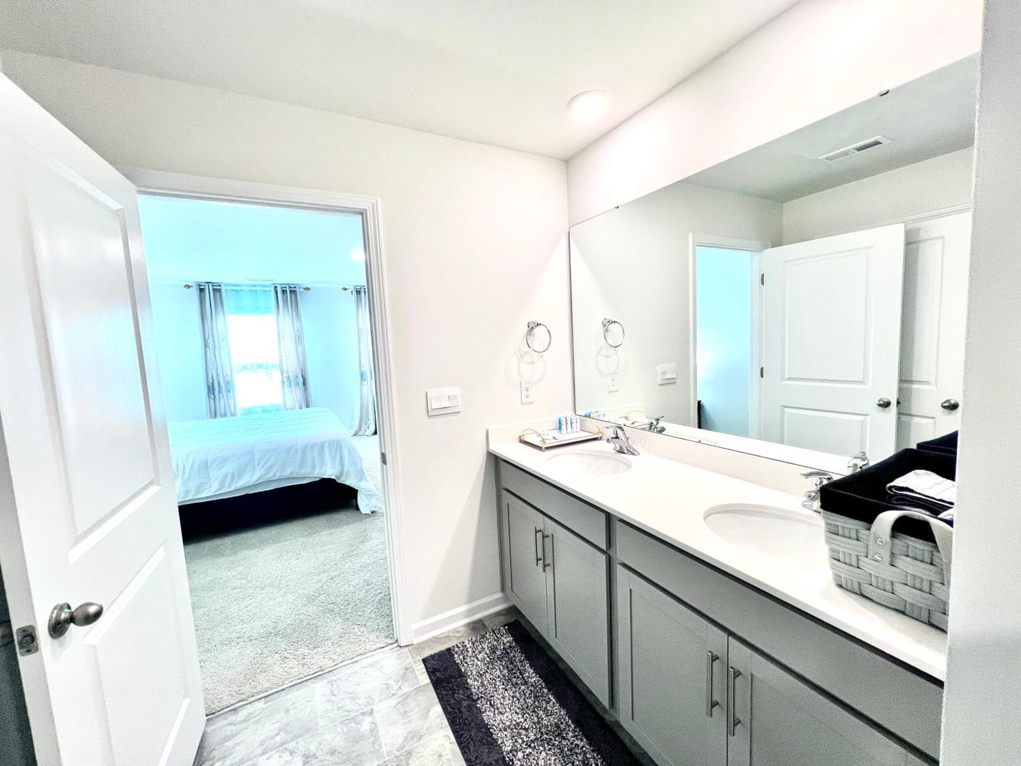 Spacious 4-Bedroom House,6Beds With Office Space Charlotte Dış mekan fotoğraf