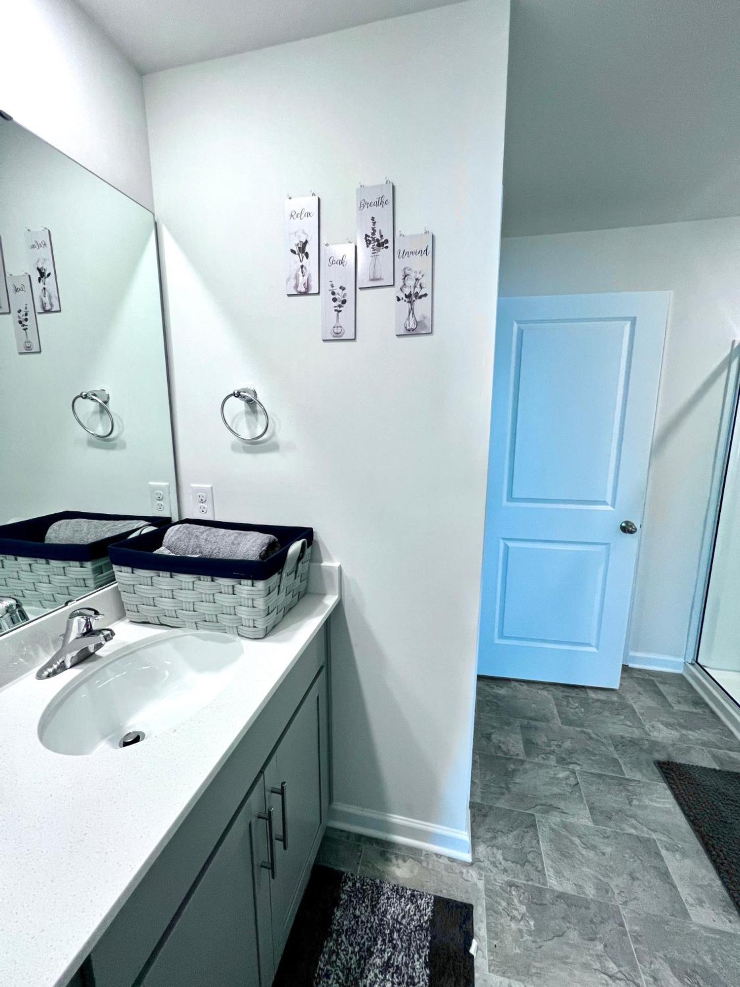 Spacious 4-Bedroom House,6Beds With Office Space Charlotte Dış mekan fotoğraf