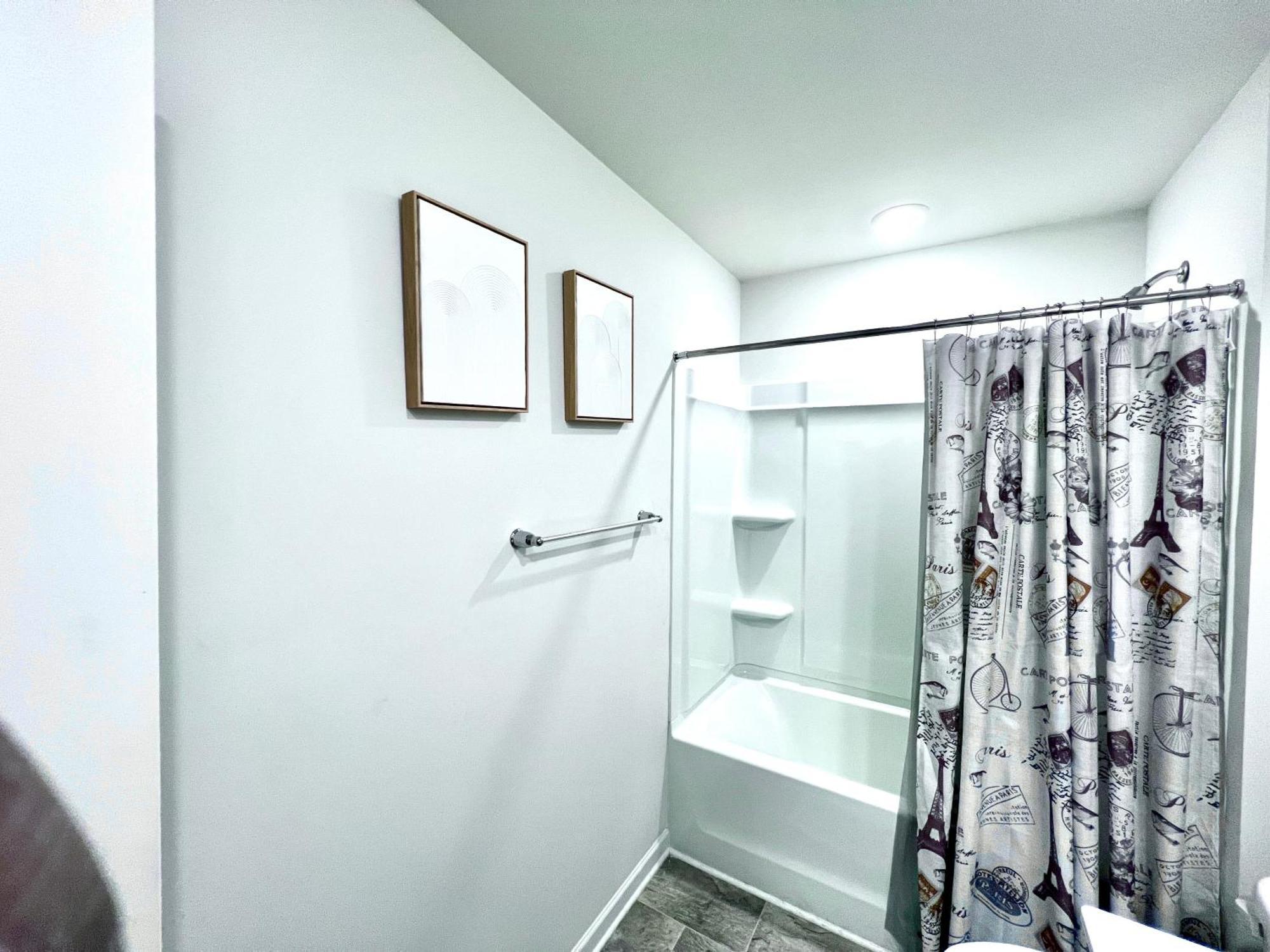 Spacious 4-Bedroom House,6Beds With Office Space Charlotte Dış mekan fotoğraf
