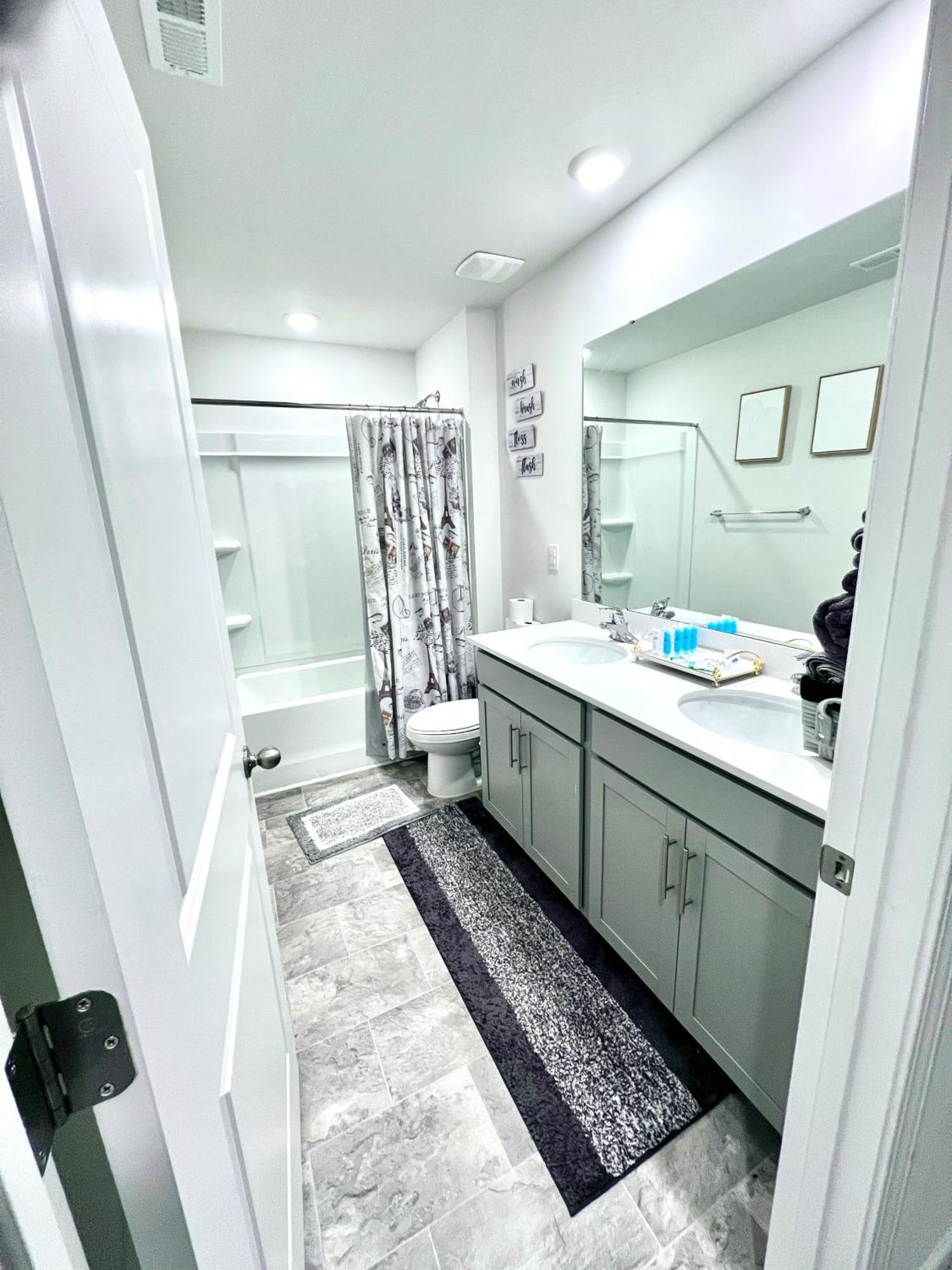 Spacious 4-Bedroom House,6Beds With Office Space Charlotte Dış mekan fotoğraf