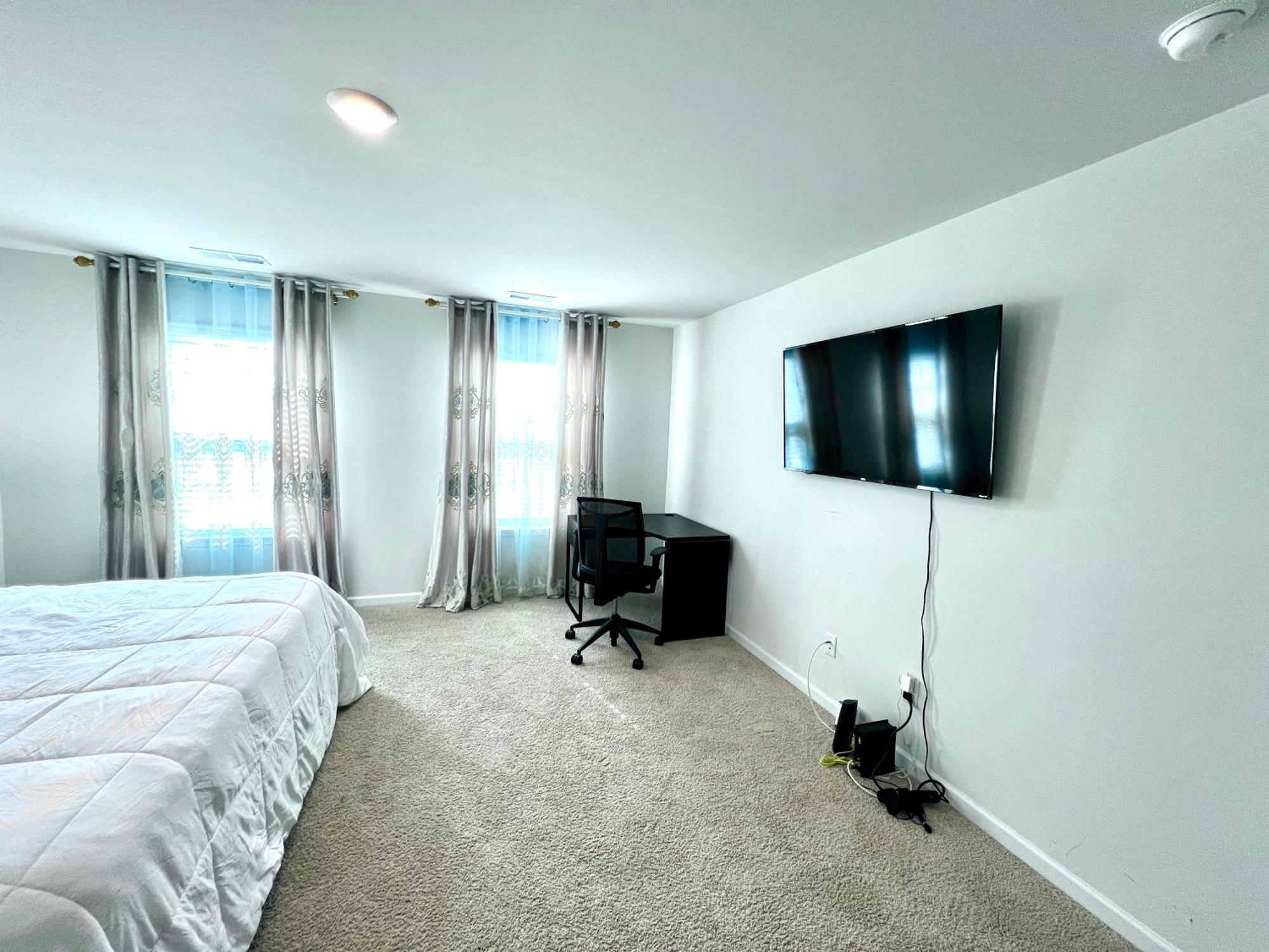 Spacious 4-Bedroom House,6Beds With Office Space Charlotte Dış mekan fotoğraf