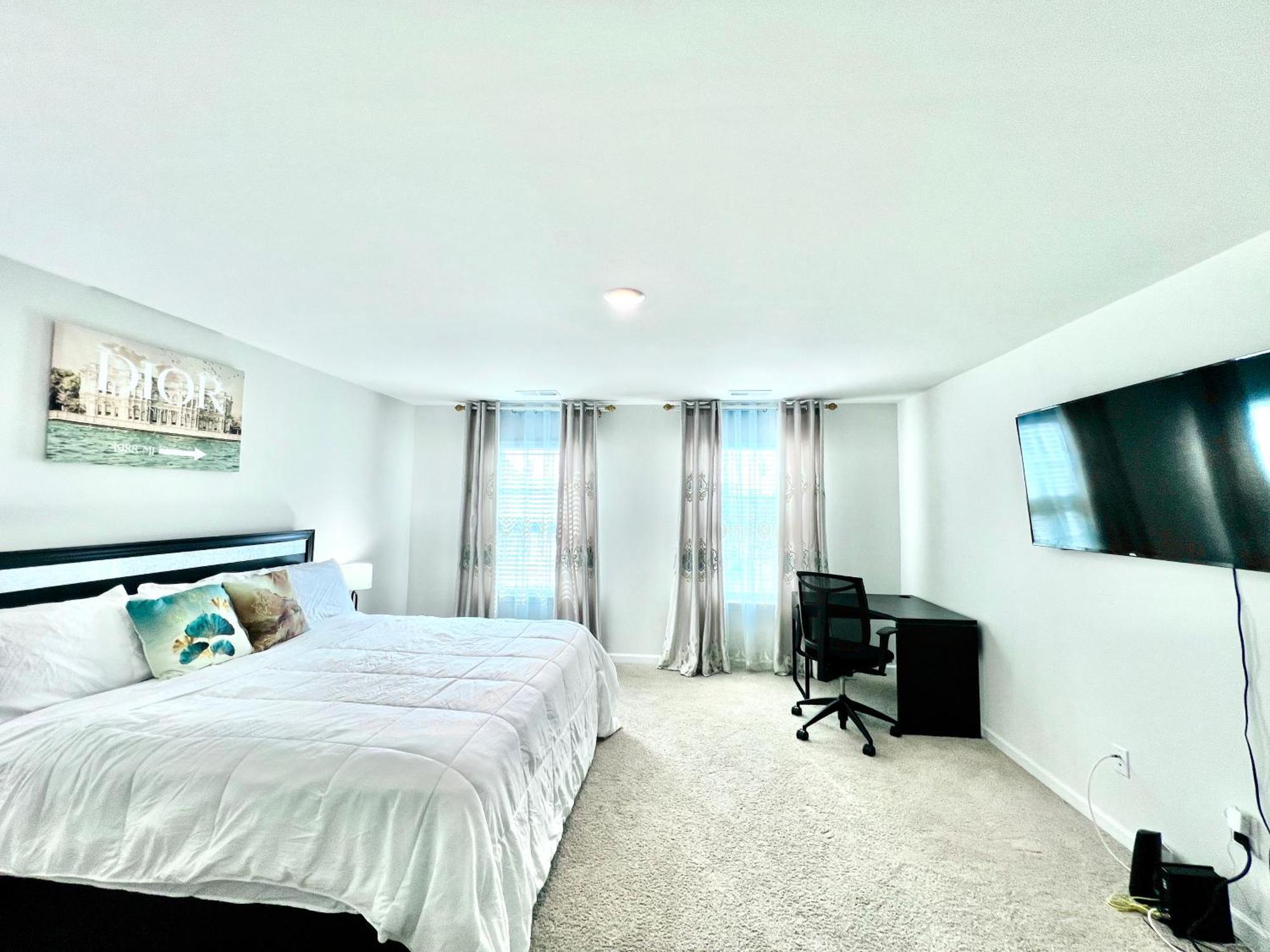 Spacious 4-Bedroom House,6Beds With Office Space Charlotte Dış mekan fotoğraf
